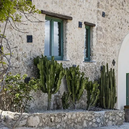 Baglio Làuria Alloggio per agriturismo Campobello di Licata