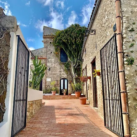 Alloggio per agriturismo Baglio Làuria Campobello di Licata